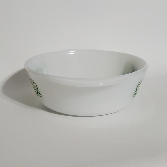 Glasbake Strawberry Casserole Milk Glass 2 quart Baking Dish - Picture 2 of 8